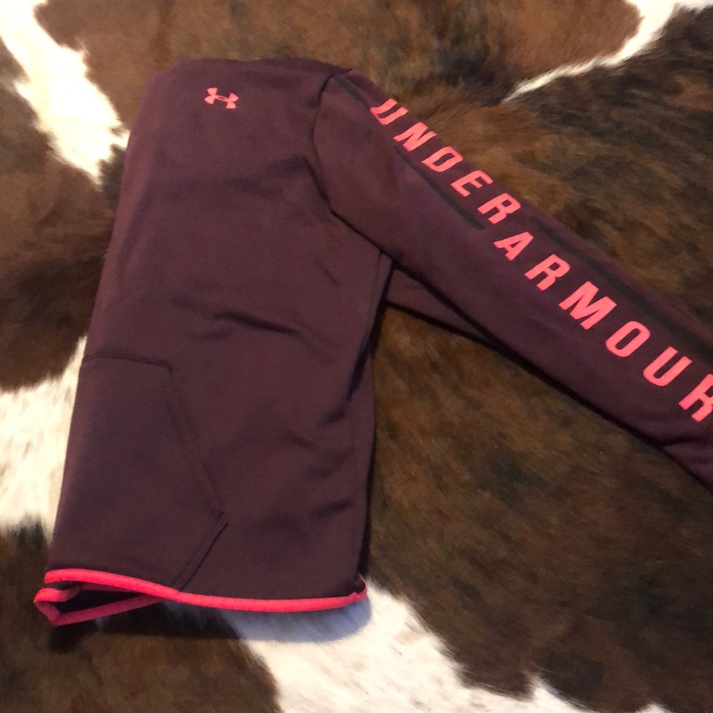 Women’s Under Armor sweatshirt